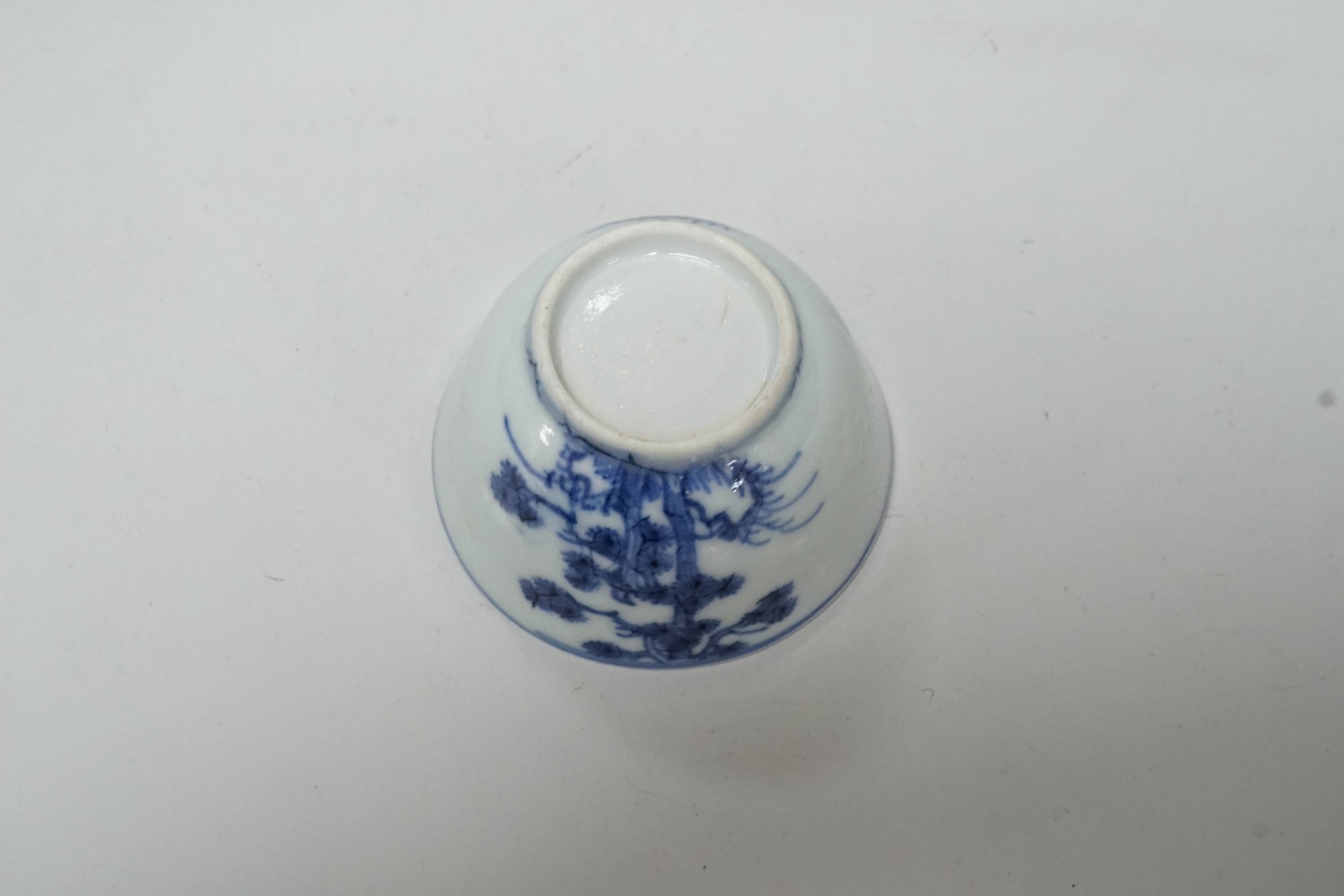 A small Nanking Cargo teabowl and saucer, and other 18th/19th century Chinese blue and white ceramics, tallest 21cm